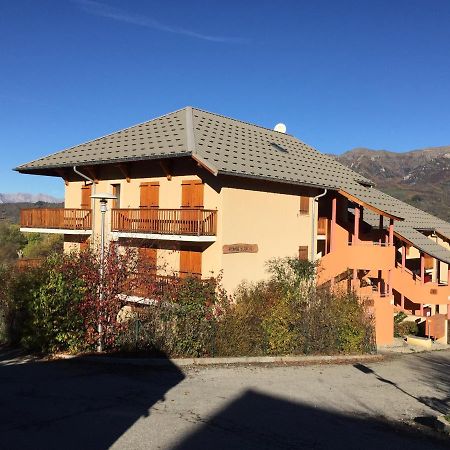 Appartement Offrant Une Magnifique Vue Des Montagnes Saint-Leger-les-Melezes Exterior photo