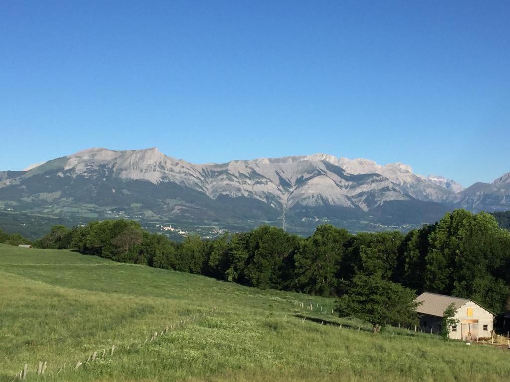 Appartement Offrant Une Magnifique Vue Des Montagnes Saint-Leger-les-Melezes Exterior photo