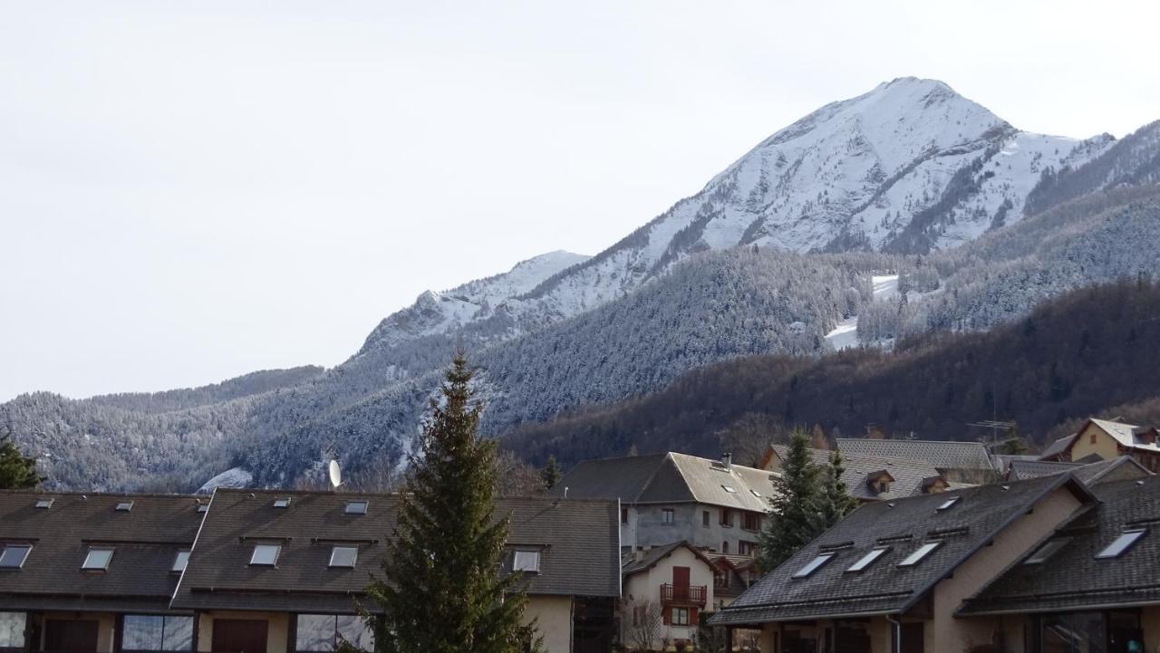 Appartement Offrant Une Magnifique Vue Des Montagnes Saint-Leger-les-Melezes Exterior photo