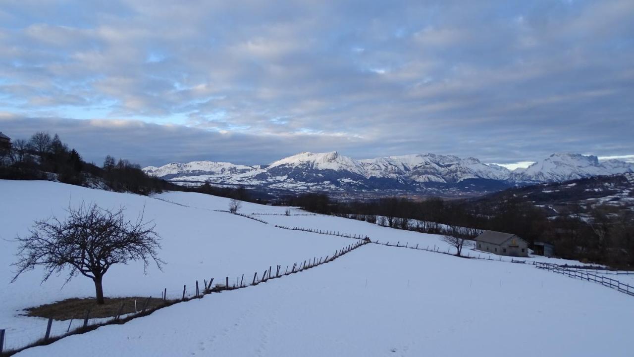 Appartement Offrant Une Magnifique Vue Des Montagnes Saint-Leger-les-Melezes Exterior photo