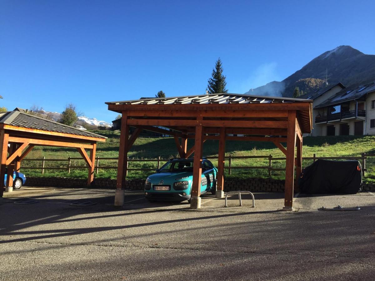 Appartement Offrant Une Magnifique Vue Des Montagnes Saint-Leger-les-Melezes Exterior photo